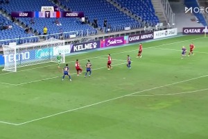 不冷静❗️德尔加多放倒对手，两黄变一红被罚下