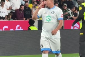 主持：瓜迪奥拉受不了你垮个小猫批脸了？梅西：对啊